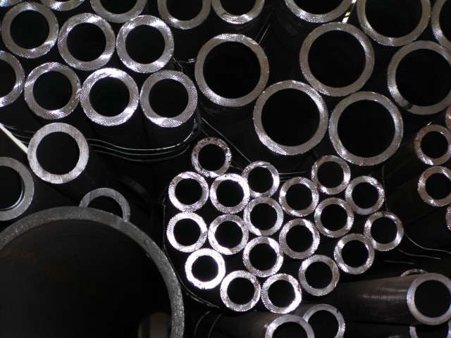 Square and rectangular metal tubing in stock at Stealth Pipe and Steel in Montreal